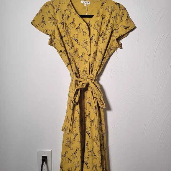 Elegant Yellow Midi Dress with Animal Print - Picture 3 of 5